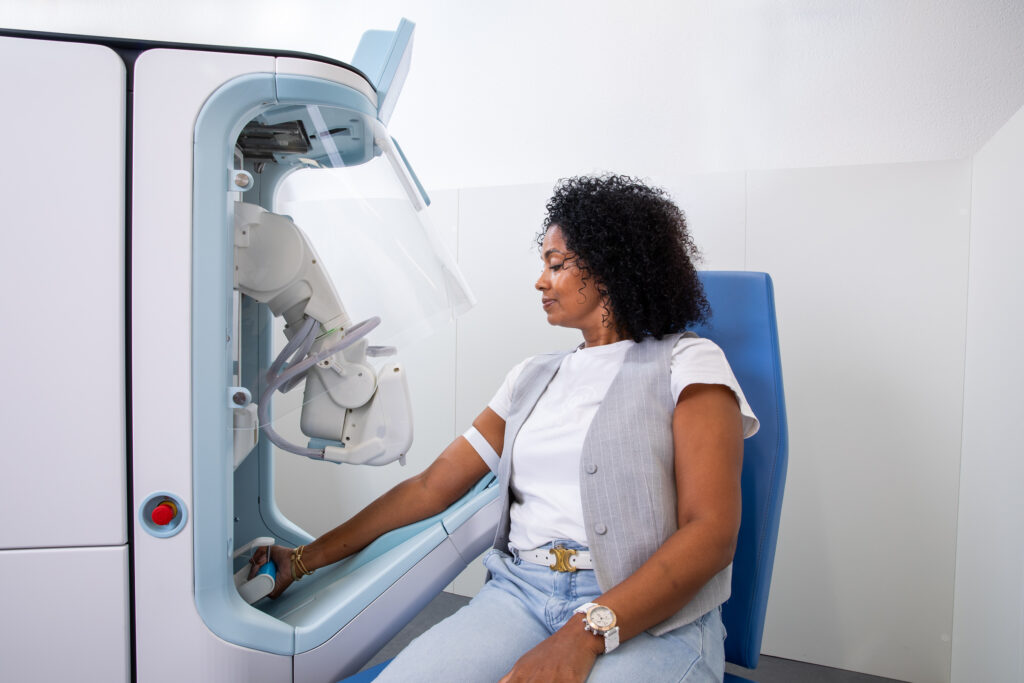 Patient interacting with Aletta